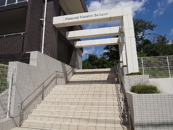 シックなエントランスは漂う高級感が魅力です。
