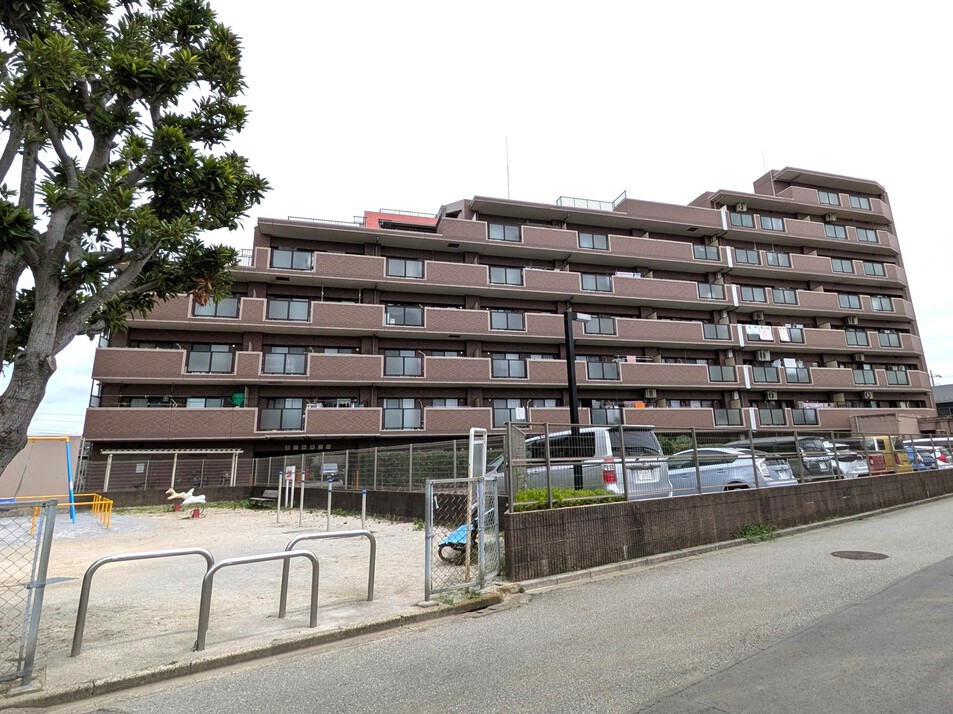 総戸数75戸　RC造8階建て
