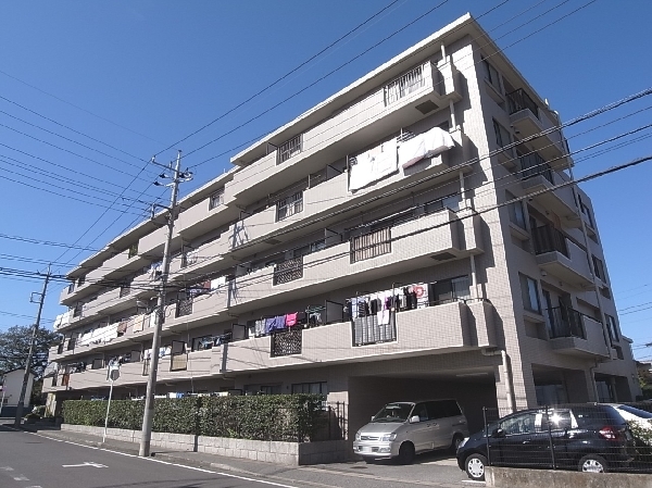 重厚感ある外壁タイル張りです