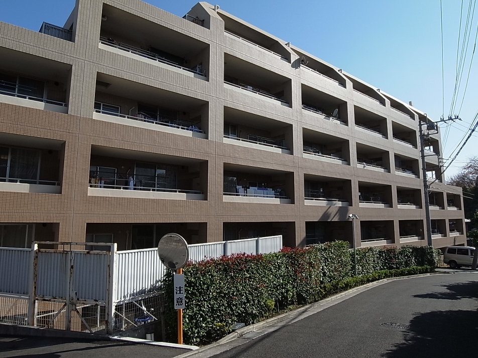 アウトフレーム工法採用