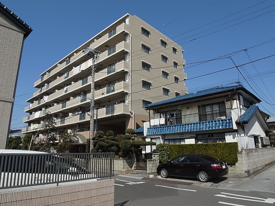 重厚感ある外壁タイル貼りの外観です