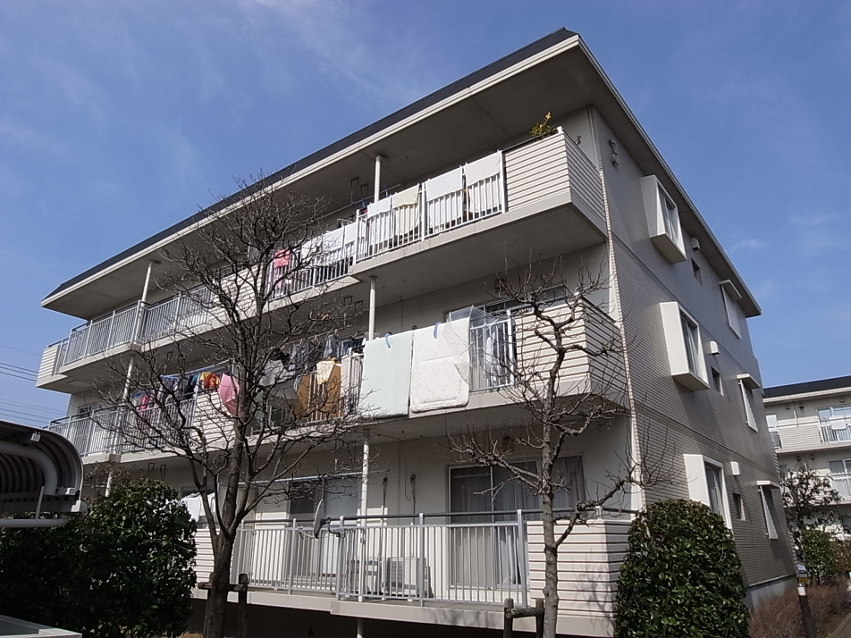 住環境の良い低層マンションです