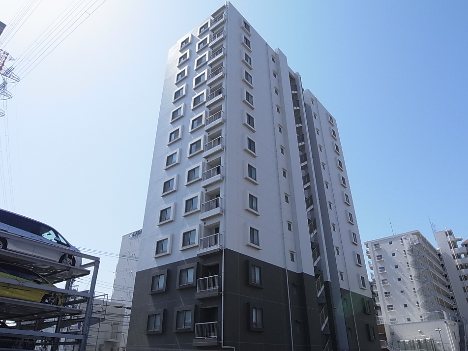 アウトフレーム工法、RC造13階建て
