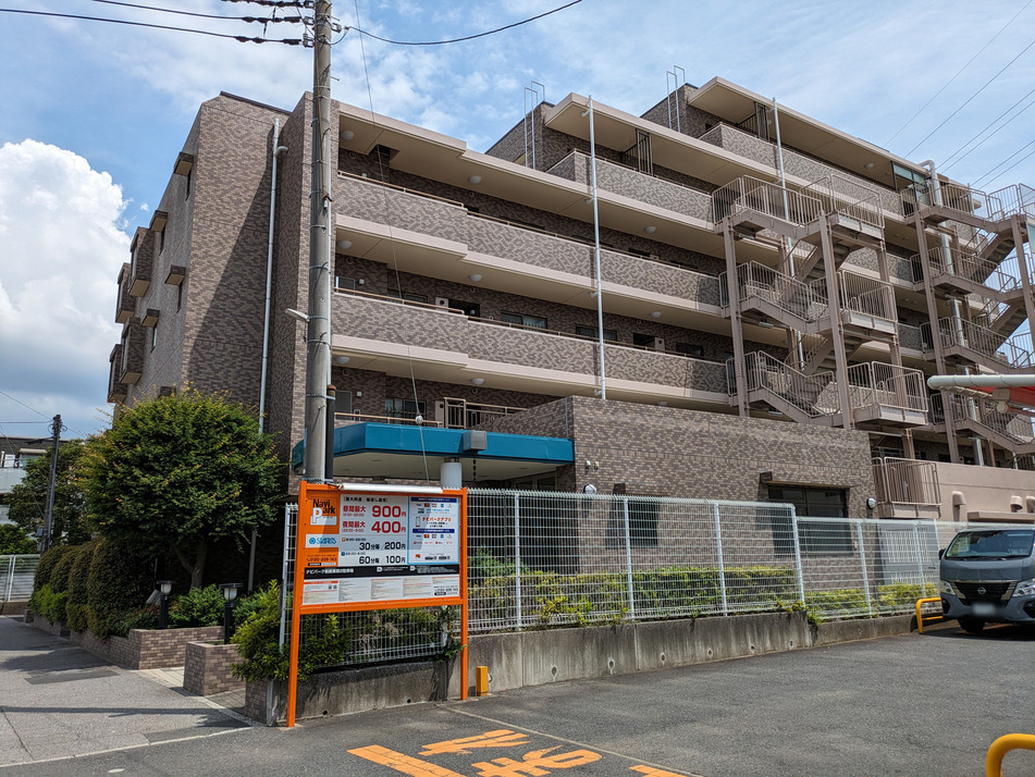 外壁タイル貼り、RC造6階建て
