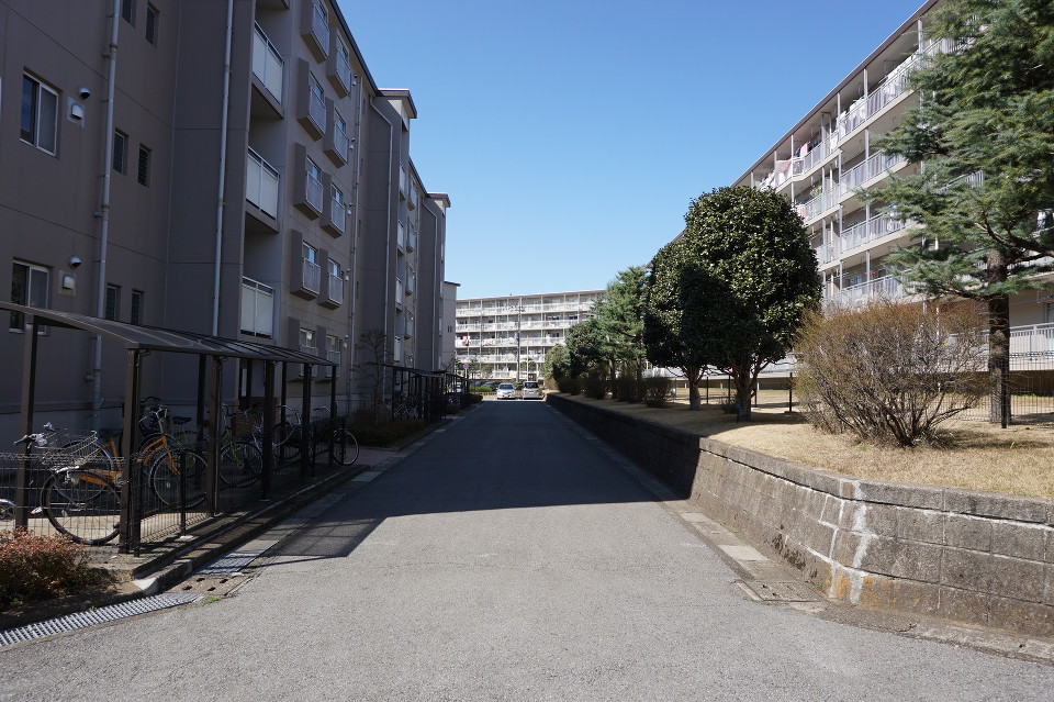 多くの人が生活しやすいように周辺の環境も整っているのも団地の特徴です