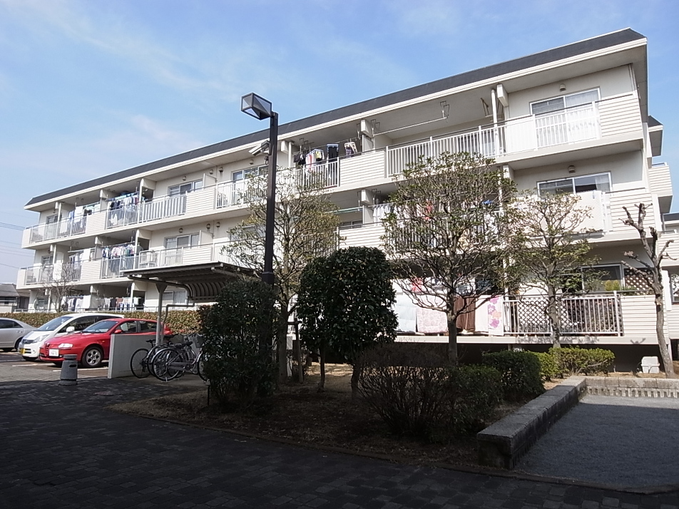 閑静な住宅街に立地