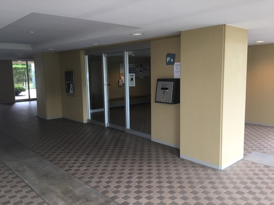 エントランス前