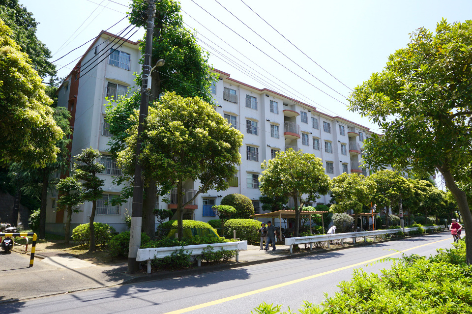 総武中央線「津田沼」駅バス12分・バス停「要号棟前」徒歩1分