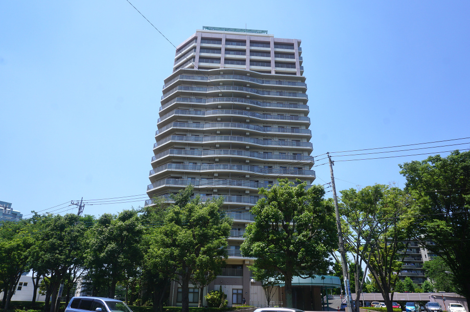 鉄筋コンクリート造21階建て、外壁タイル貼り