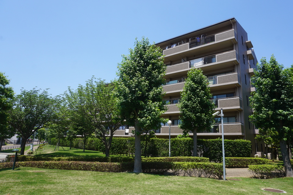 鉄筋コンクリート造6階建て、外壁タイル貼り