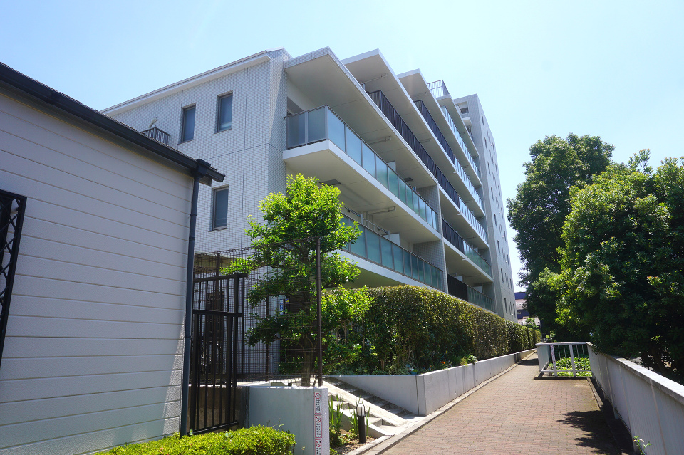 採光・通風・美観を考慮したL字型配棟を採用