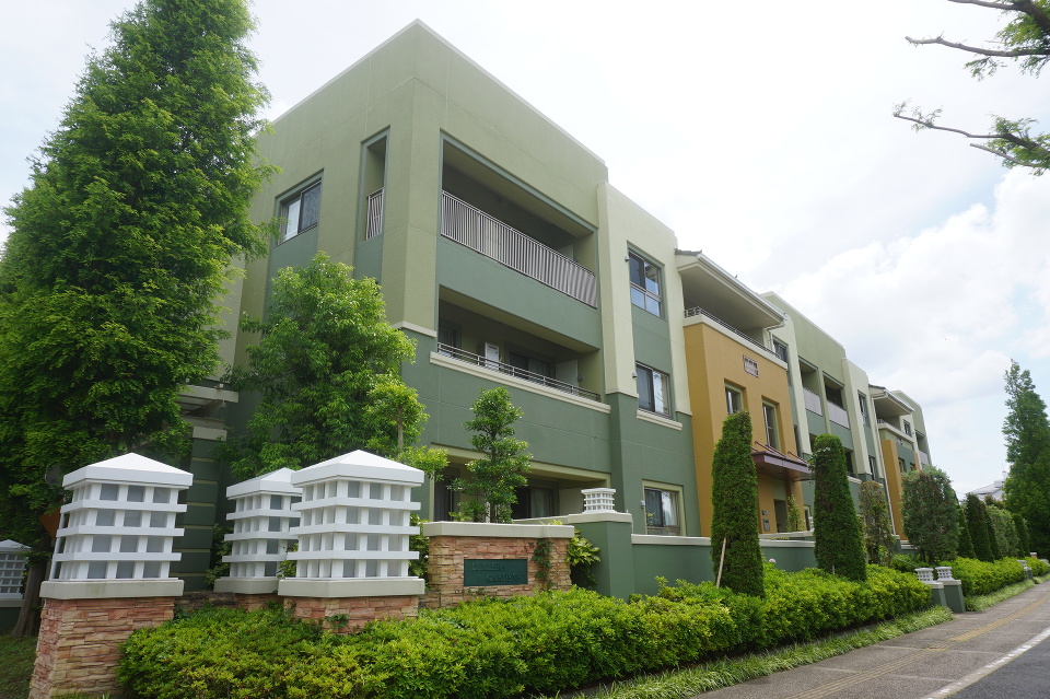 住棟のデザインは、ふたつの大きく異なる個性を用意。見る場所や角度によって風景が異なる、飽きの来ない景観