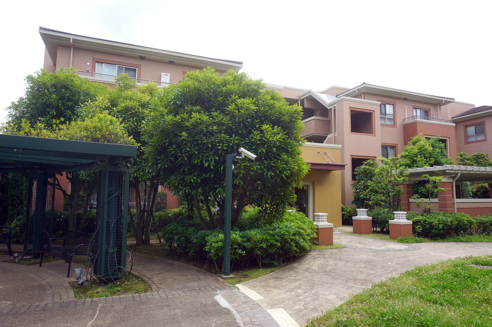 住棟のデザインは、ふたつの大きく異なる個性を用意。見る場所や角度によって風景が異なる、飽きの来ない景観