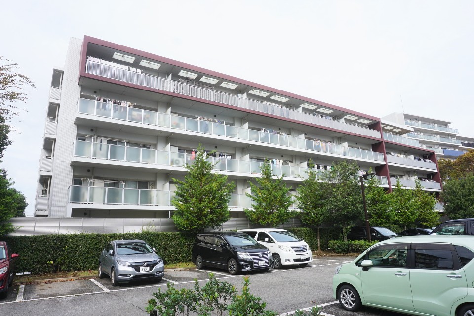 明るい陽ざしが降り注ぐ全120戸南向き配棟プラン