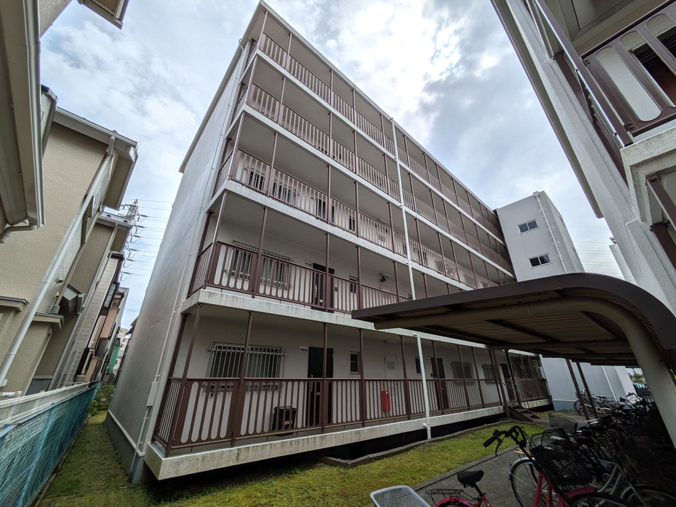 駅前商業施設が充実、日々の買い物にも困りません