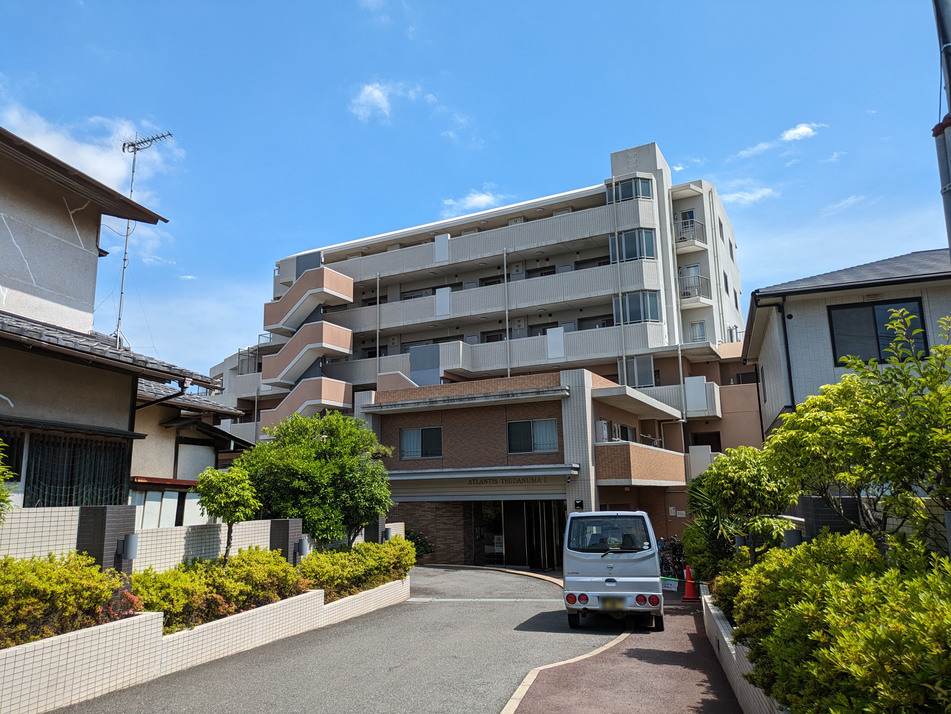 駅周辺には日々の買い物にも便利な商業施設が充実