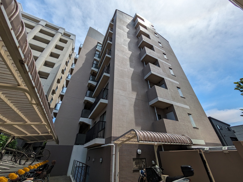 総戸数26戸、RC造地下1階付・地上7階建て