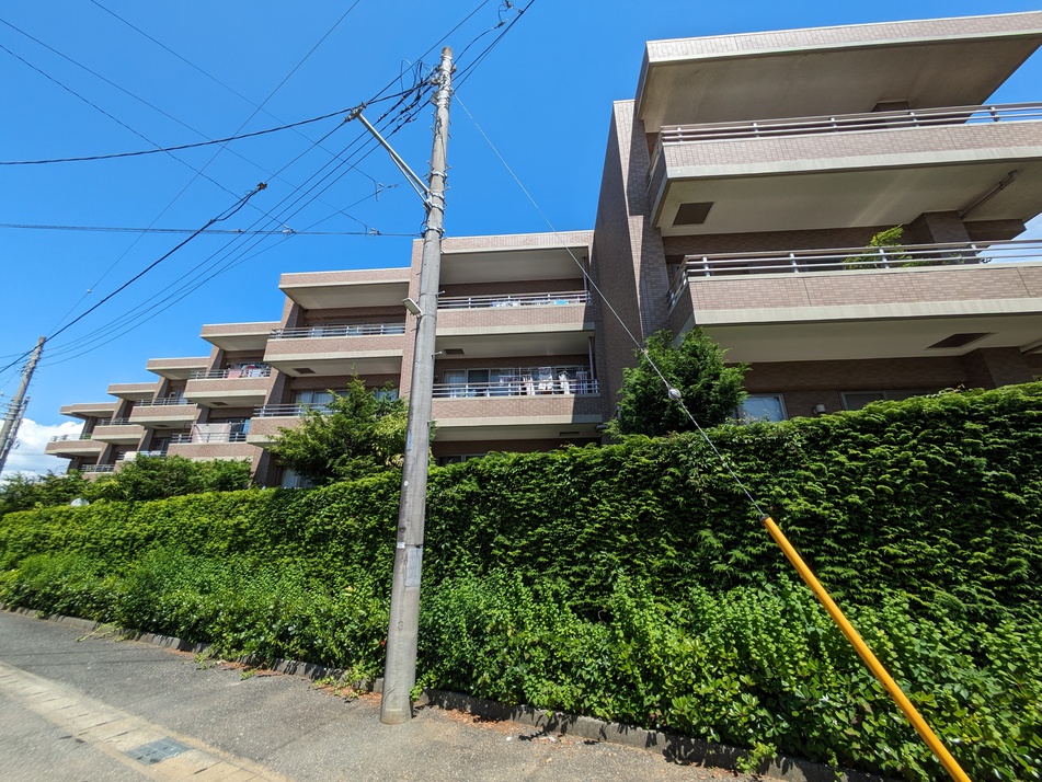 総戸数54戸、RC造3階建て