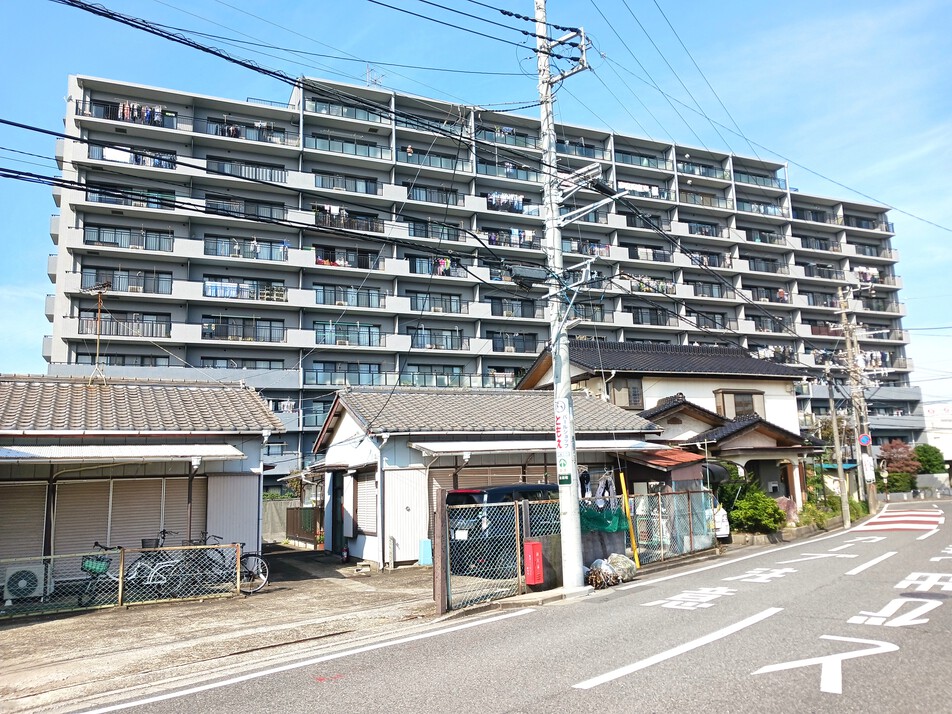 様々な商業施設が入るショッピングセンターが3つ！「ワンズモール」「イオンタウン稲毛長沼」「フレスポ稲毛」