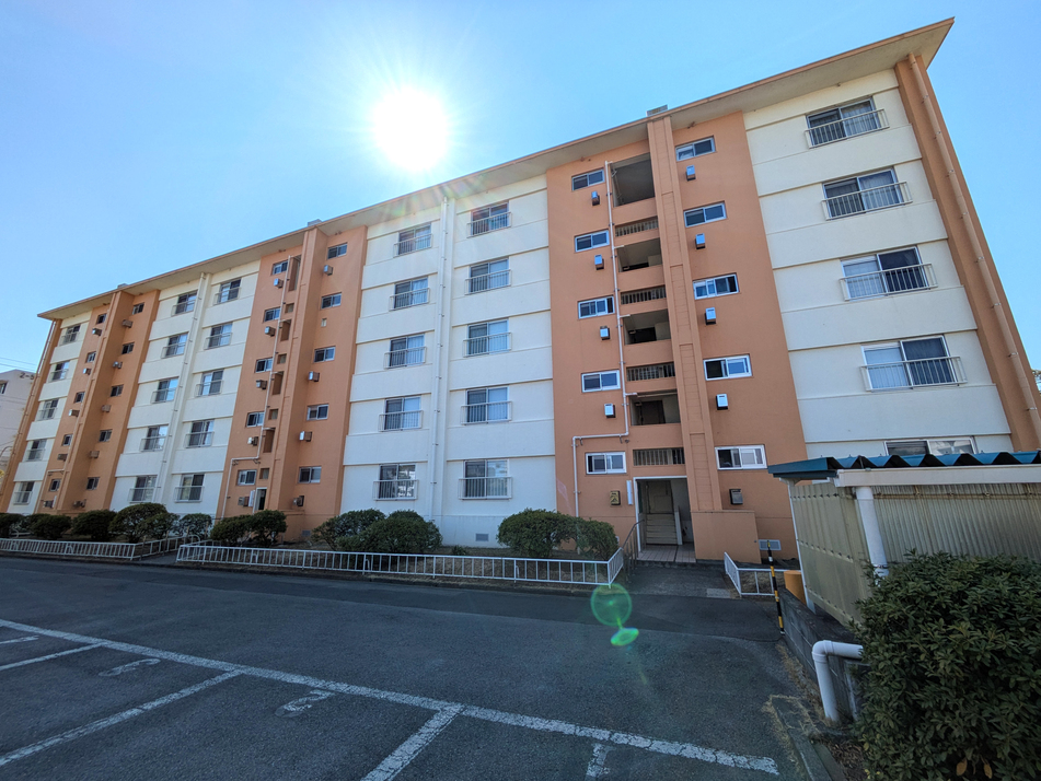 棟間隔のある緑豊かな住環境