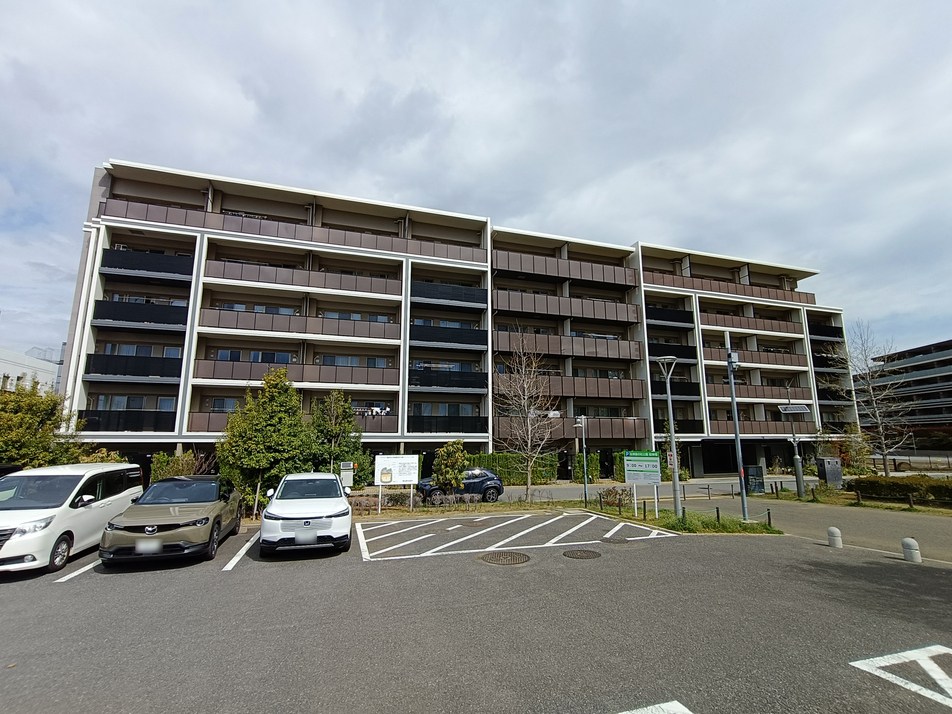 総戸数94戸の6階建てマンション