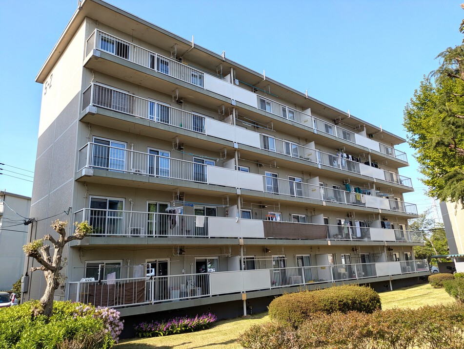 隣の棟との間隔が広く日当たり・風通しも良好