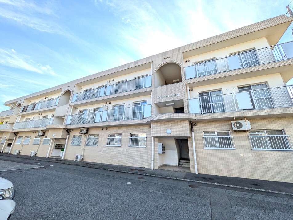 総戸数18戸・3階建て