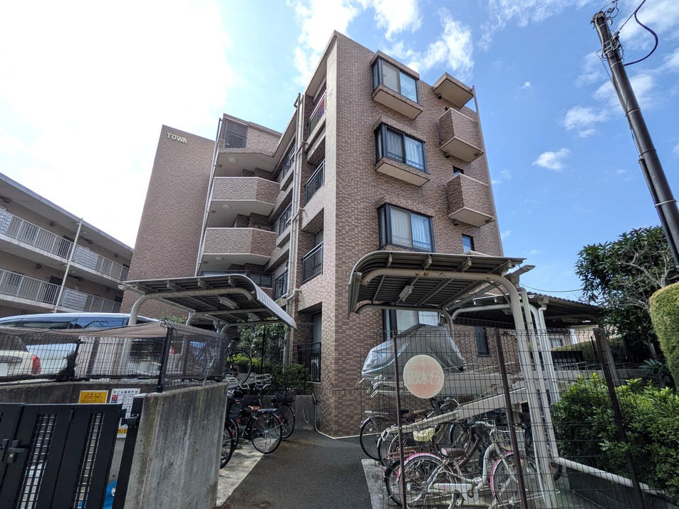 複数路線が利用でき、商業施設も充実な住環境良好なエリアです