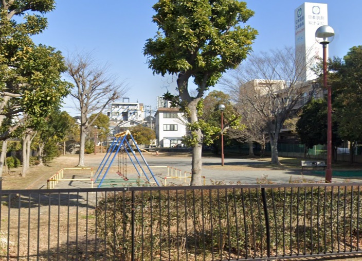 向山１号公園 240m 徒歩3分