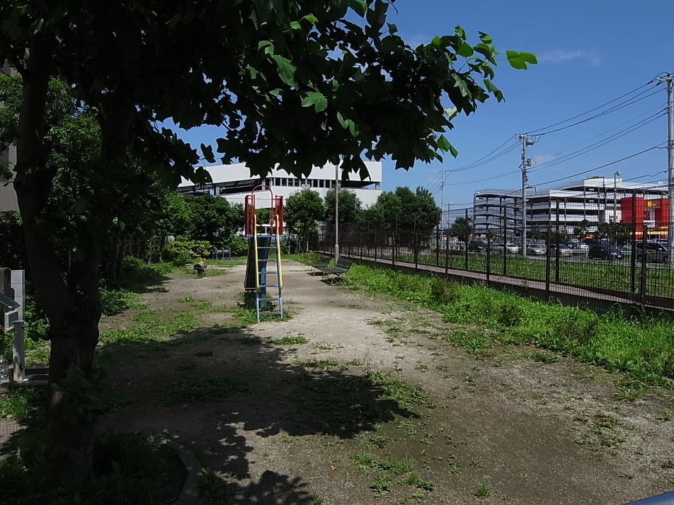 仲木戸前公園 200m 徒歩3分