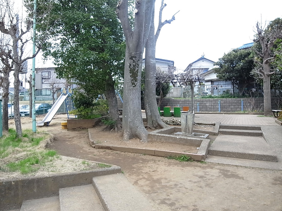 三山あすなろ児童公園 260m 徒歩4分