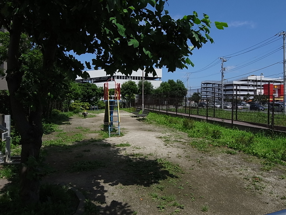 仲木戸前公園 220m 徒歩3分
