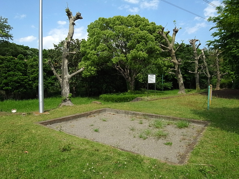 新山台児童公園 190m 徒歩3分