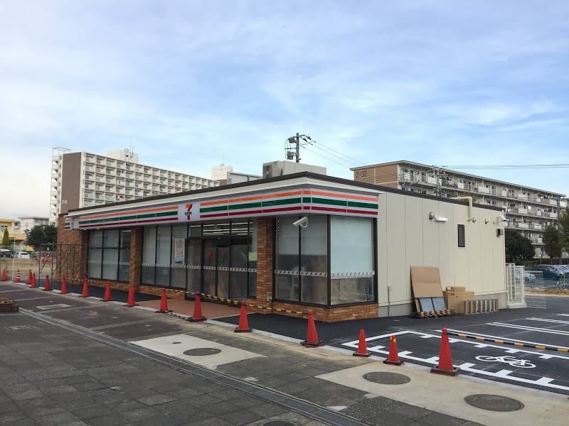 セブンイレブンＵＲ村上団地店 860m 徒歩11分