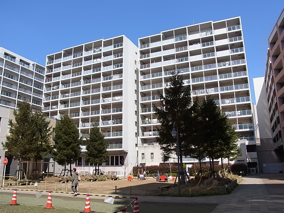 八千代緑が丘駅徒歩2分。遅い夜でも安心の立地です。