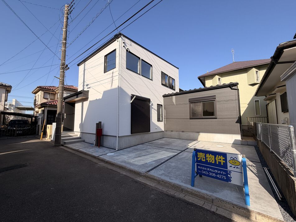 採光窓を豊富に設けた、太陽光の恵みを感じる暖かな住まい