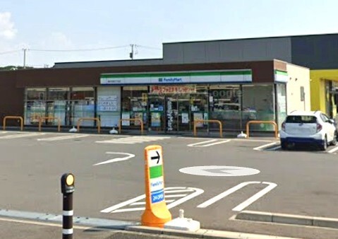 ファミリーマート緑が丘西五丁目店 690m 徒歩9分