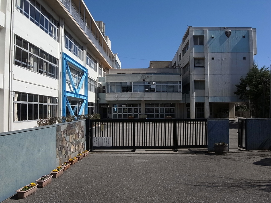 八千代市立八千代台西中学校 440m 徒歩6分