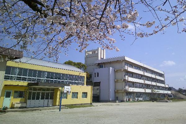 習志野市立袖ケ浦東小学校 540m 徒歩7分
