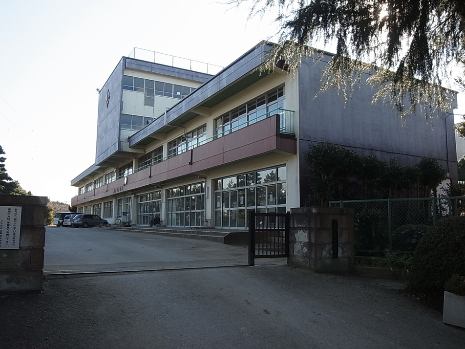 八千代市立勝田台中学校 870m 徒歩11分