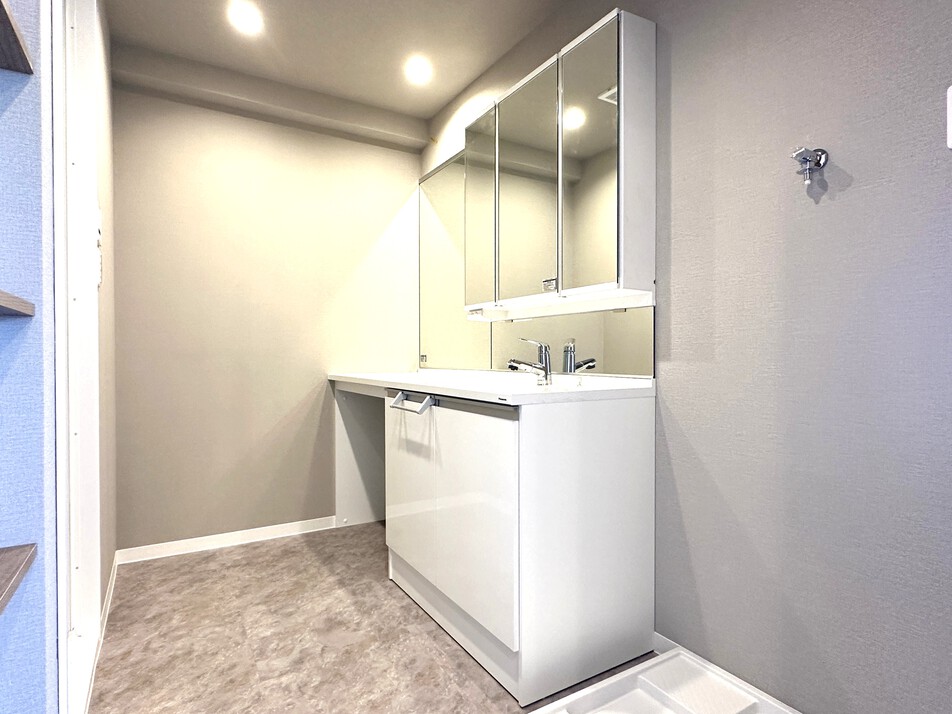 ファミリーマート八千代医療センター前 300m 徒歩4分