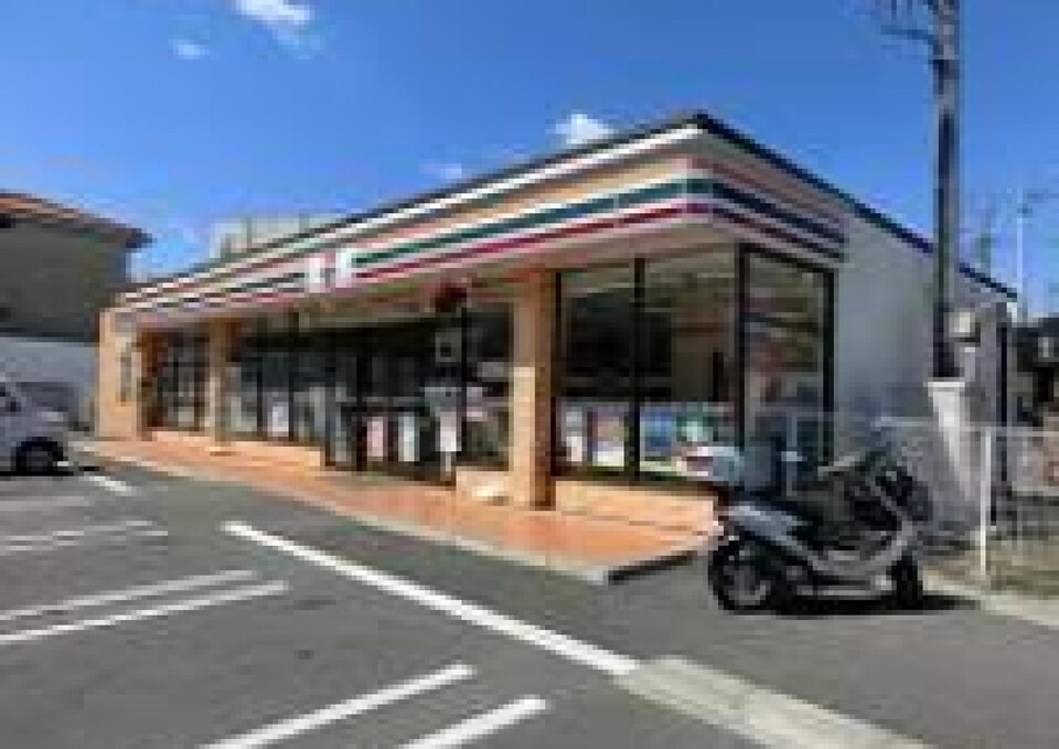 セブンイレブン佐倉志津公民館通り店 490m 徒歩7分