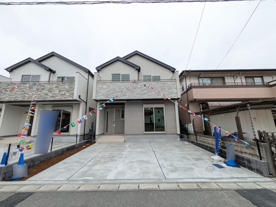 全2棟の分譲地。南側道路接道につき日当り良好