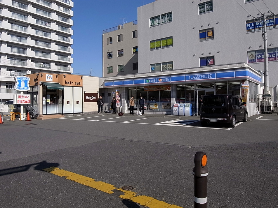 ローソン村上駅前店 640m 徒歩8分