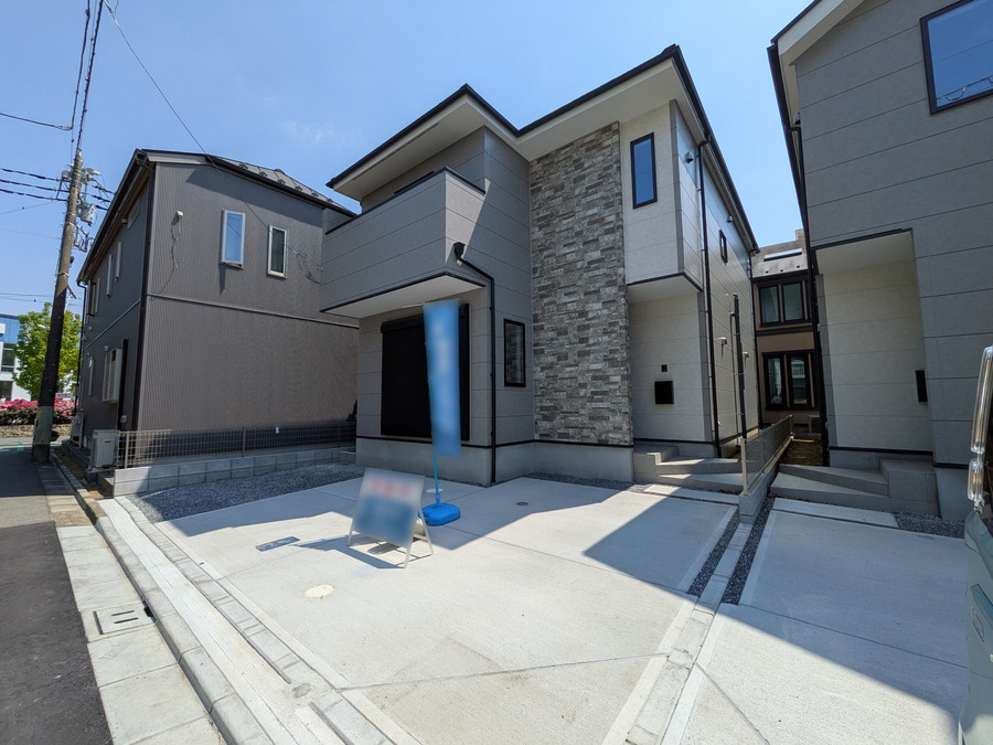 木造2階建て、全2棟の分譲地です　　