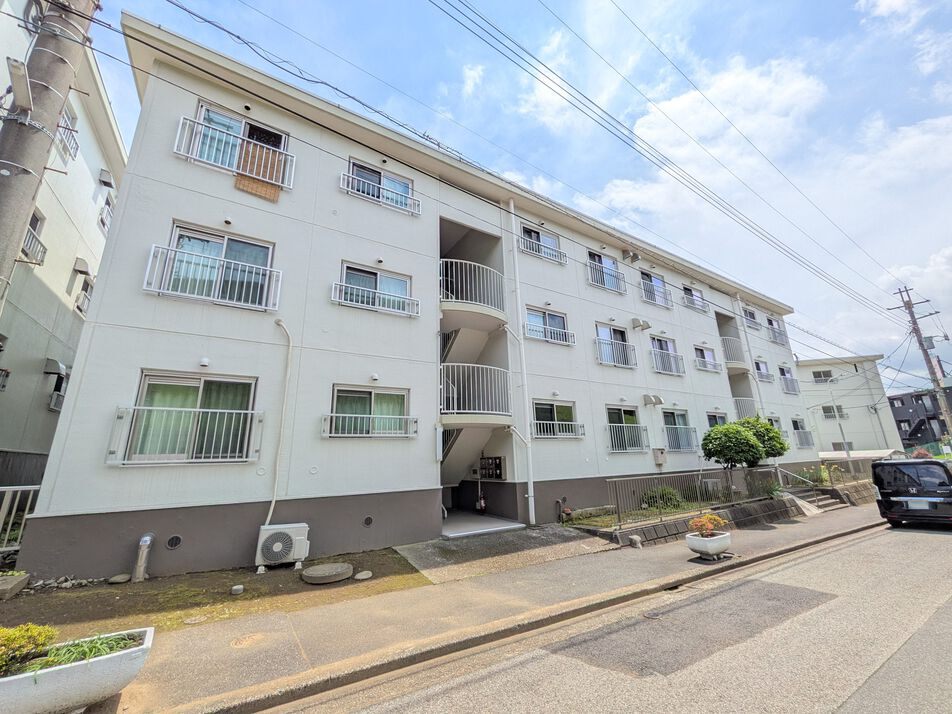 SRC造3階建て　総戸数179戸(全11棟)