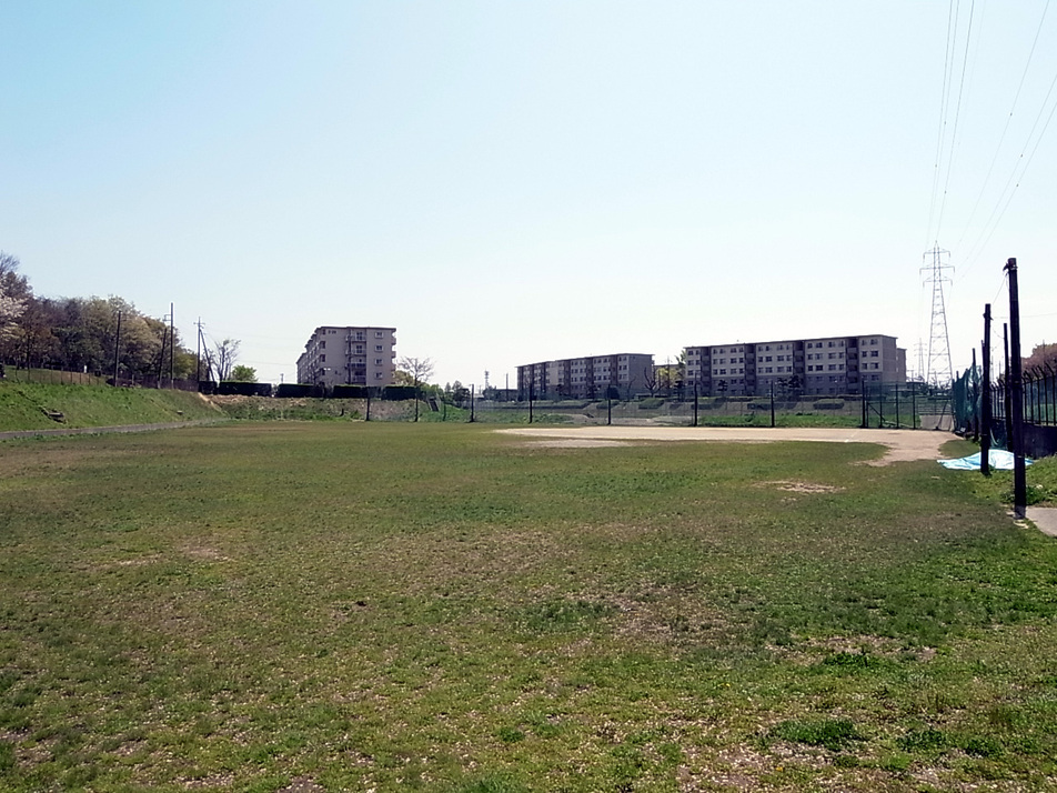 高津運動公園グランド 510m 徒歩7分