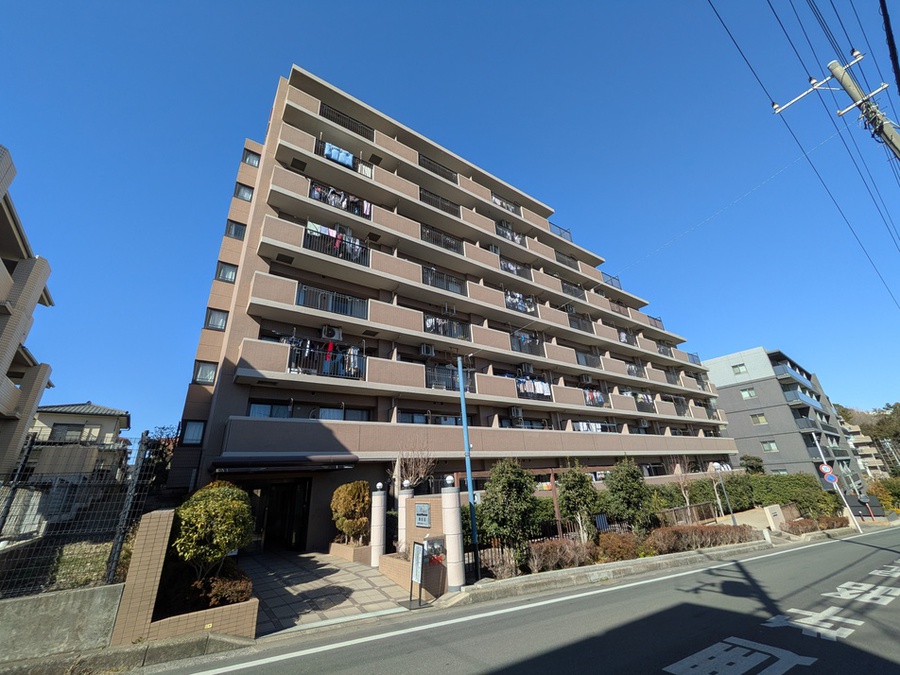 京成松戸線「前原」駅徒歩6分。主要ターミナル「津田沼」駅へは1駅