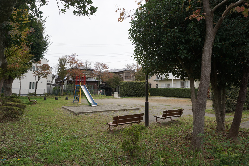 六所公園 290m 徒歩4分