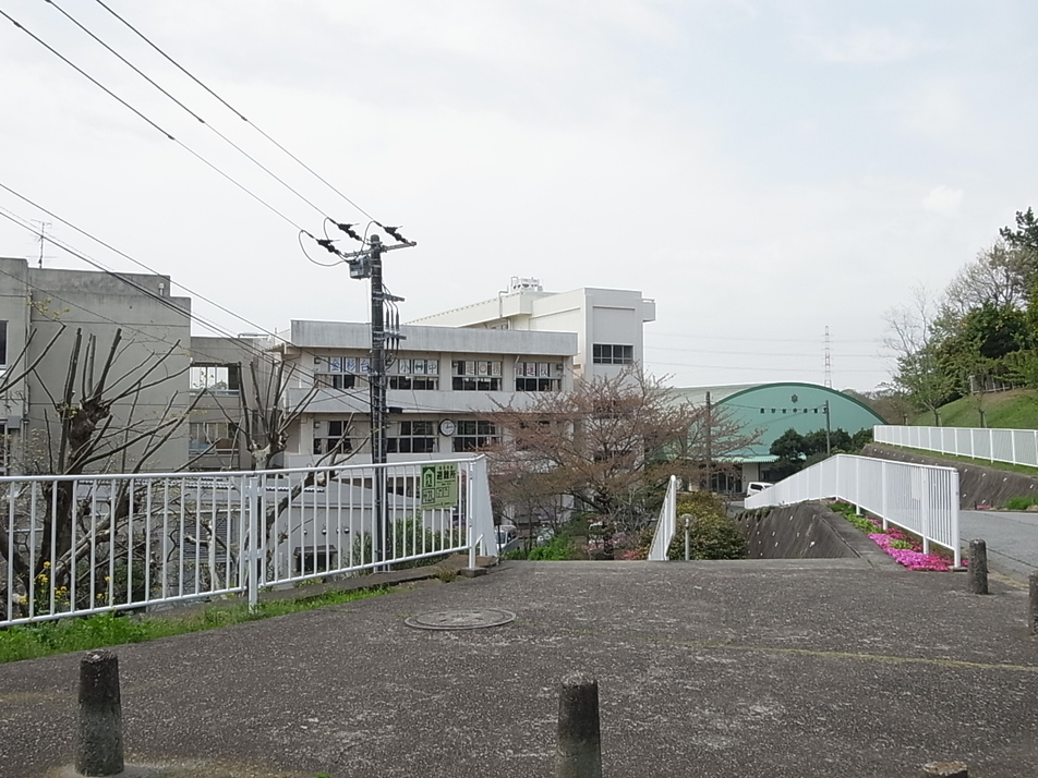 船橋市立金杉台中学校 990m 徒歩13分